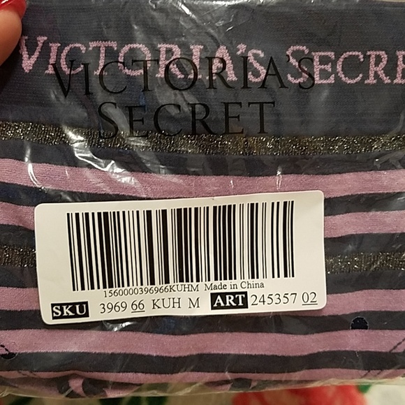 Victoria Secret makeup bag and 3 prs of Med pantie - Picture 6 of 7